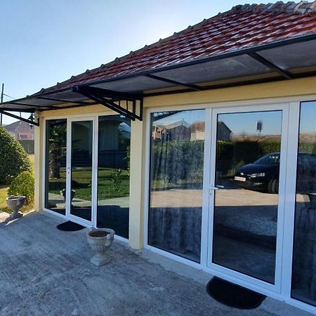 Cozzy Apartment Near The Aiport Podgorica Mitrovici  Esterno foto