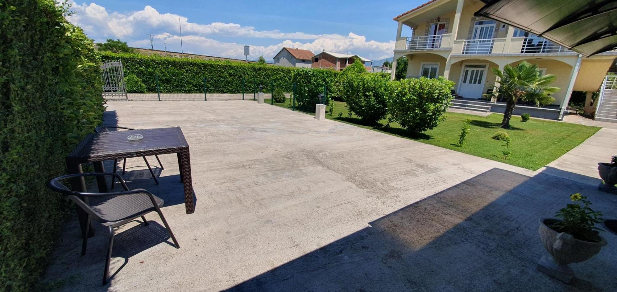 Cozzy Apartment Near The Aiport Podgorica Mitrovici  Esterno foto
