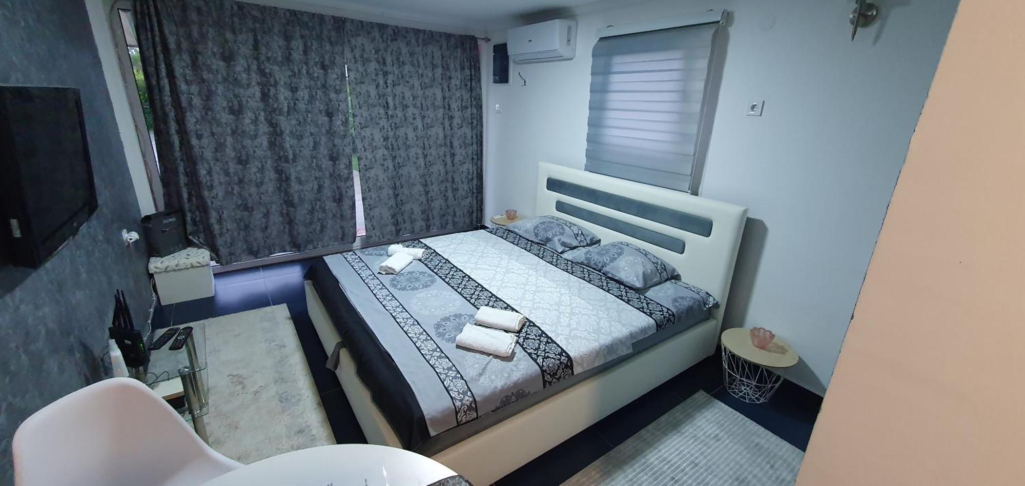Cozzy Apartment Near The Aiport Podgorica Mitrovici  Esterno foto