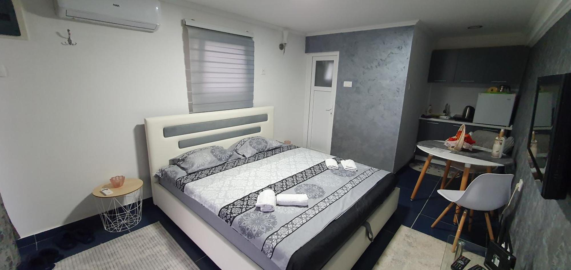 Cozzy Apartment Near The Aiport Podgorica Mitrovici  Esterno foto