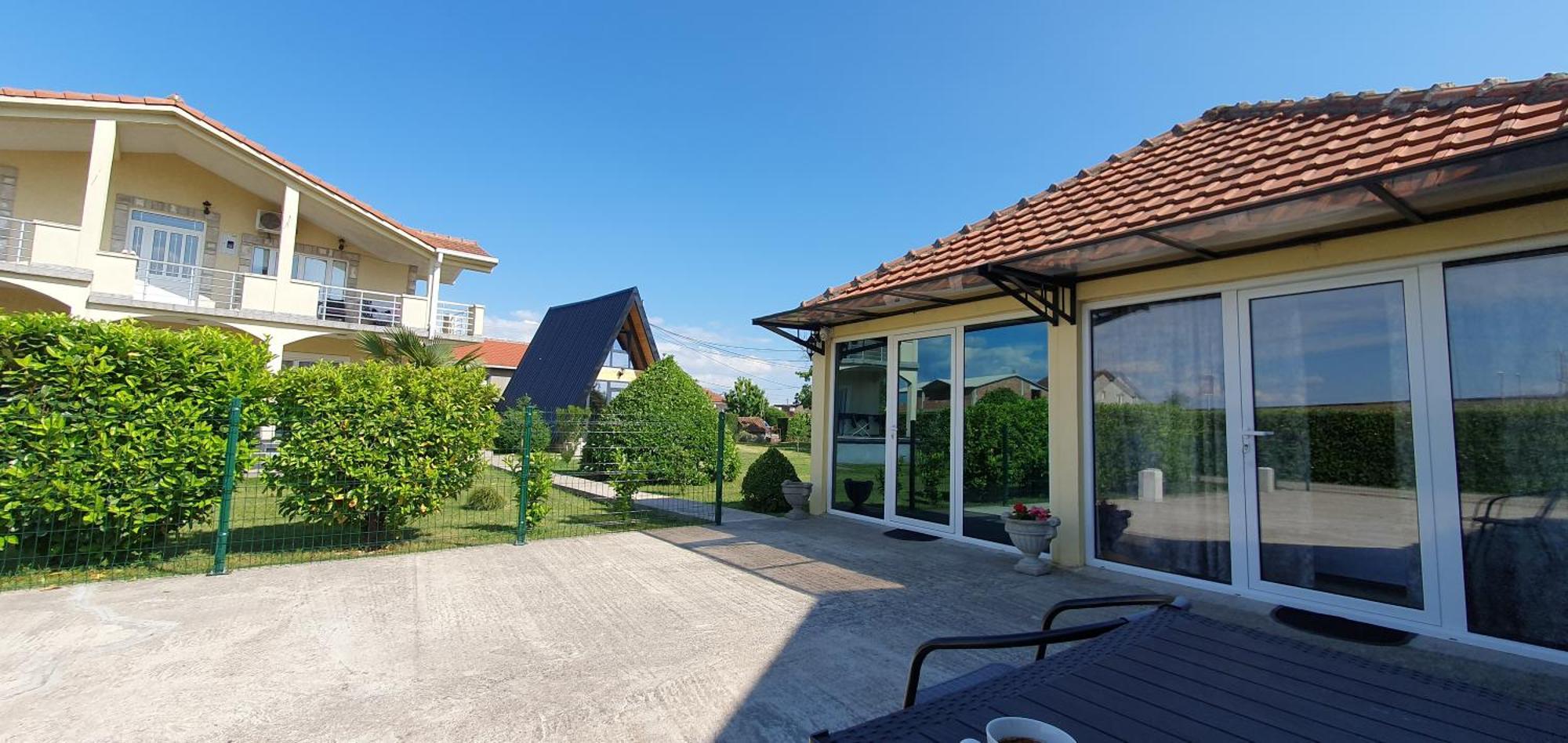 Cozzy Apartment Near The Aiport Podgorica Mitrovici  Esterno foto